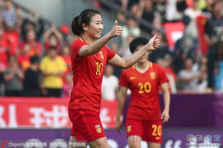 杨丽帽子戏法 中国女足4:1大胜乌兹别克斯坦 杨丽帽子戏法 中国女足4:1大胜乌兹别克斯坦